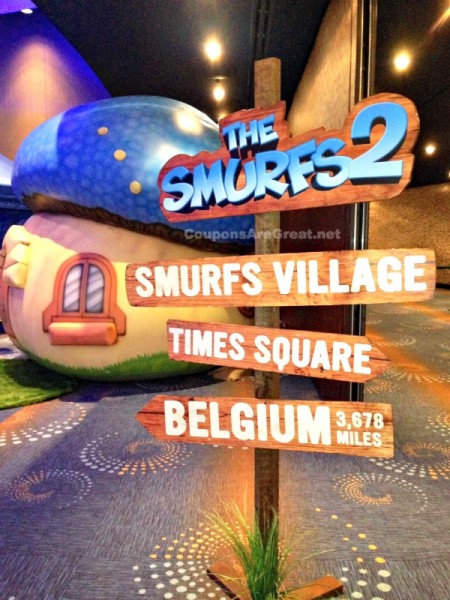 the smurfs 2 sign