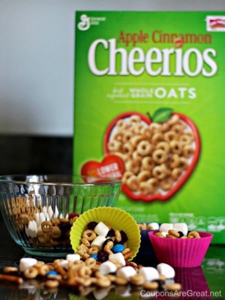 This easy recipe for Apple Cinnamon Cheerios trail mix is a must!